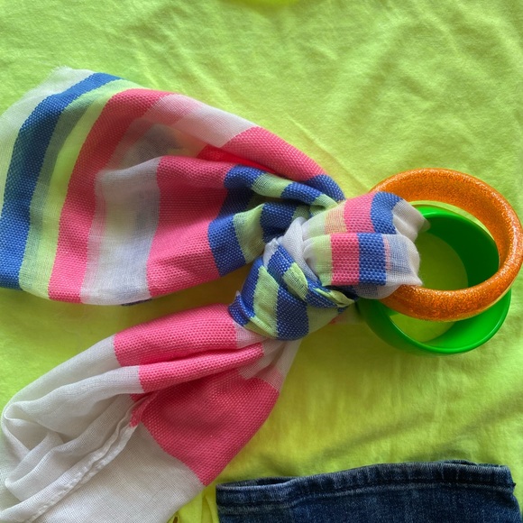 80’s outfit! Neon green fringe t-shirt, stone washed DKNY jeans - Size 8. - Picture 2 of 6